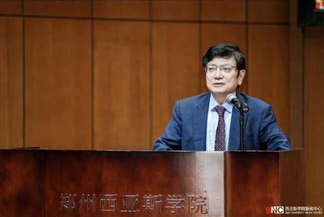 网红教授郑强谈选专业 大学打好基础更重要