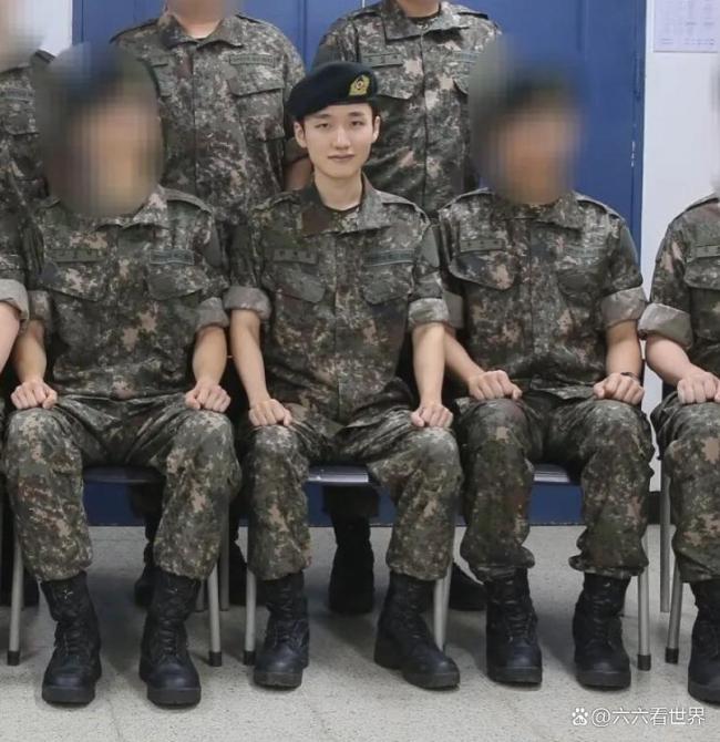 小花生服兵役照曝光，坐在C位人气高，2年见不到了很想念