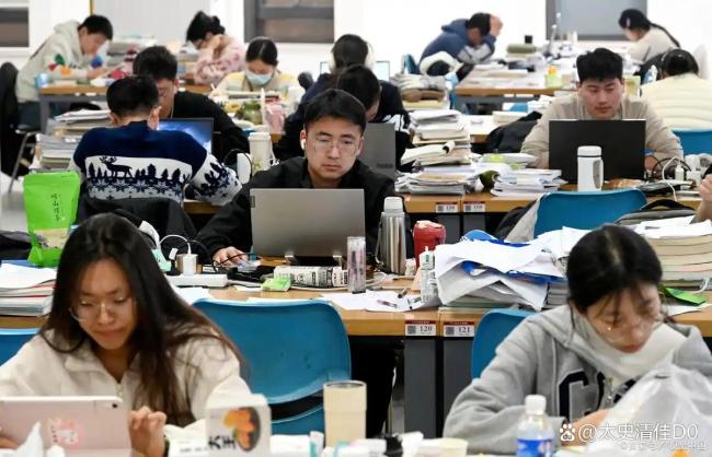 全班30多人是班干部 考出5个隐藏款 选调生竞争背后的隐性条件