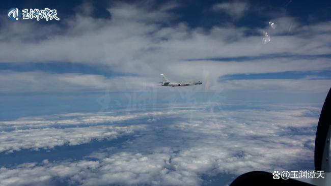 中国空军所谓专属摄影师来迟了 日方尚未回应