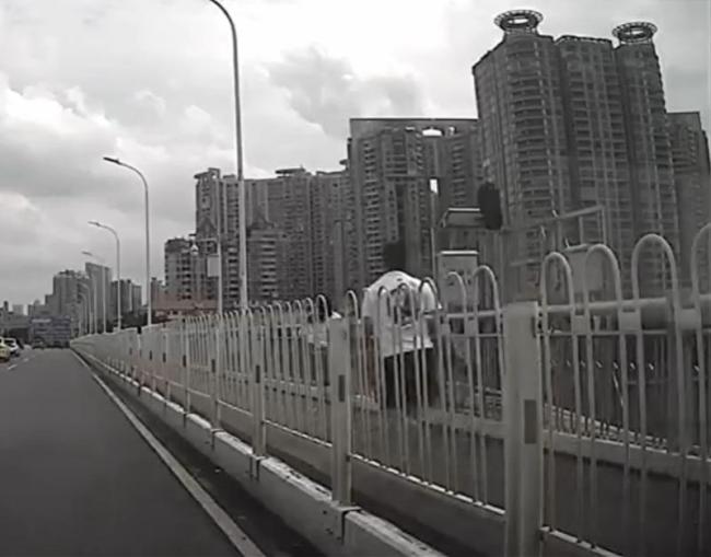 的哥半个月两次救人：生命大于一切 退役军人显本色
