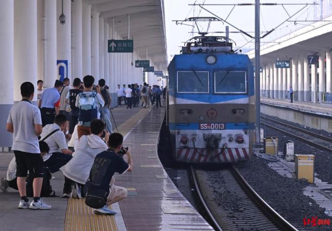 成都老牌进京特快今日最后一次发车 48载荣光告别