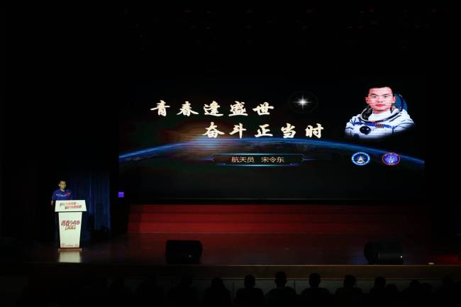 6位中国军校形象代言人来了 青春与青春对话
