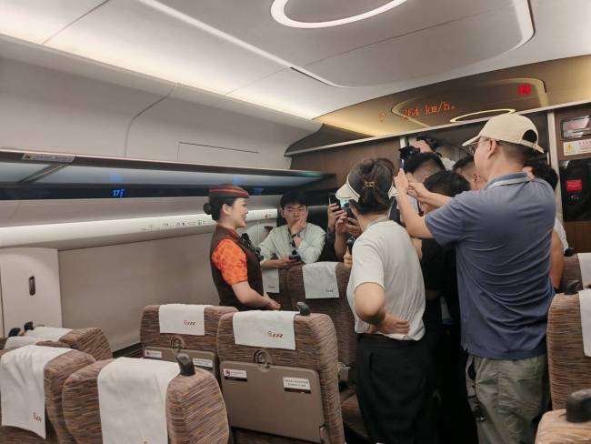 湖北到陕西15分钟 只来得及看1个进球 秦岭隧道里的世界杯体验