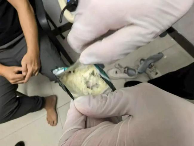 男子脚底藏匿大麻被海关查获 鞋内暗藏毒品