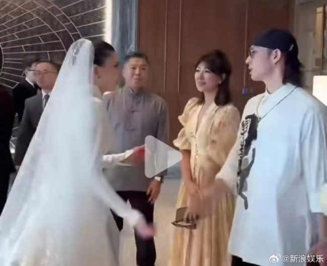 吴建豪再婚妻子身份公布 新娘为圈外素人