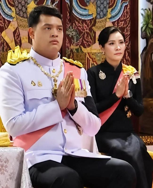 诗妮娜最新近照曝光，不再与苏提达后宫争艳！