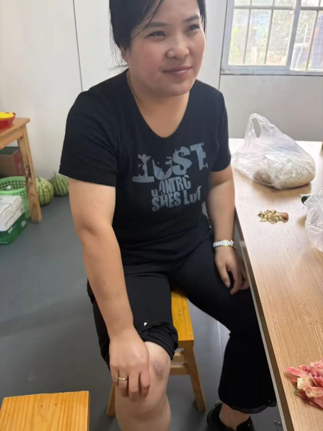 两车相撞后一车坠河 市民接力救人 凡人善举显温情