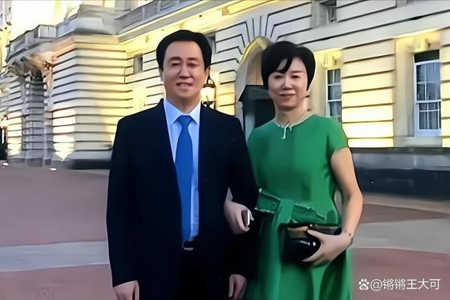 流浪汉于许家印豪宅廊下居住三年 比主人更体面的看门人