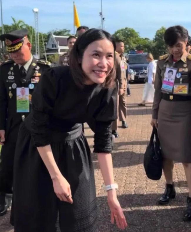 诗妮娜最新近照曝光，不再与苏提达后宫争艳！