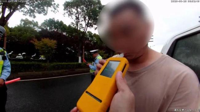 男子轻信杨梅酒不上头被查出酒驾 隔夜酒驾触红线