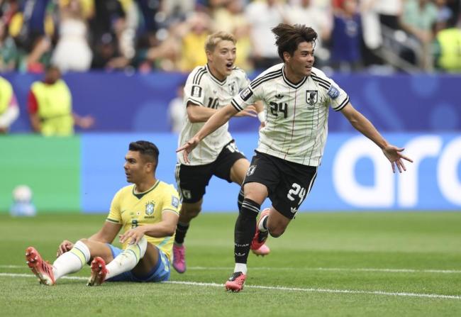 马丁内利补时绝杀，巴西队2比1逆转日本队闯入世界杯16强 淘汰赛再现金球魅力