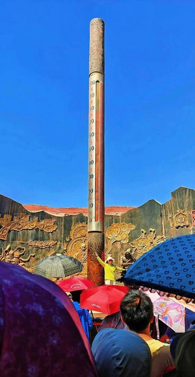 新疆火焰山地表温度突破80℃ 高温持续攀升