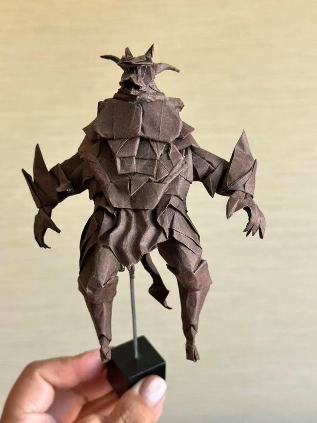 初中生沉迷折纸近十年作品惊艳网友 动手能力获赞