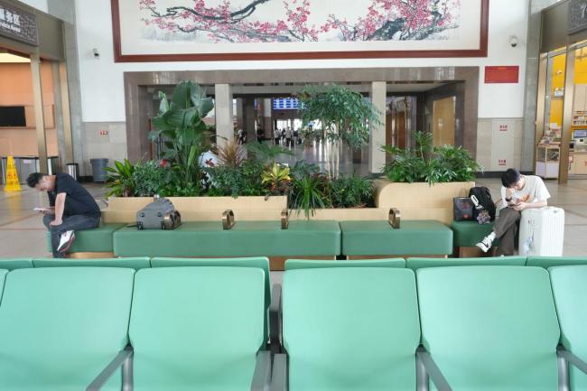 今年多雨，旅客惊喜发现：北京火车站站台变样了！提升出行舒适度