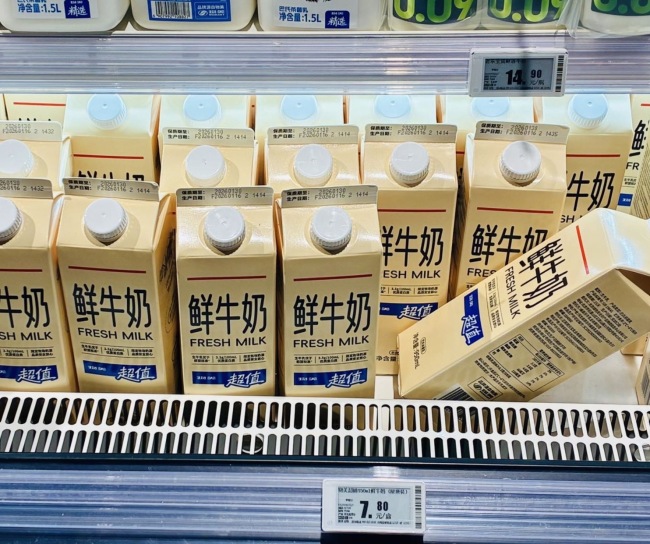 牛奶价格战打到上游牧场 乳企加速布局奶源
