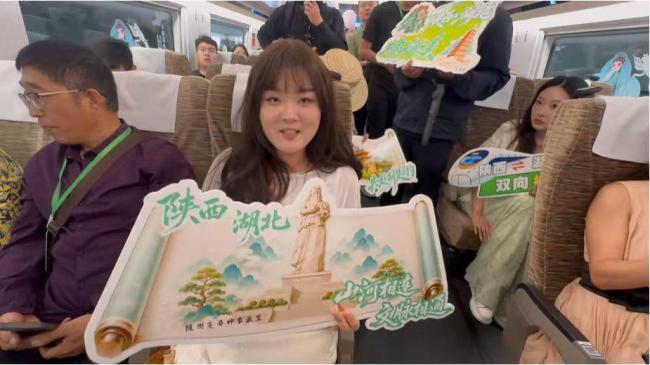 西安：网友计划乘西武高铁去湖北游玩 首发列车畅游秦楚美景