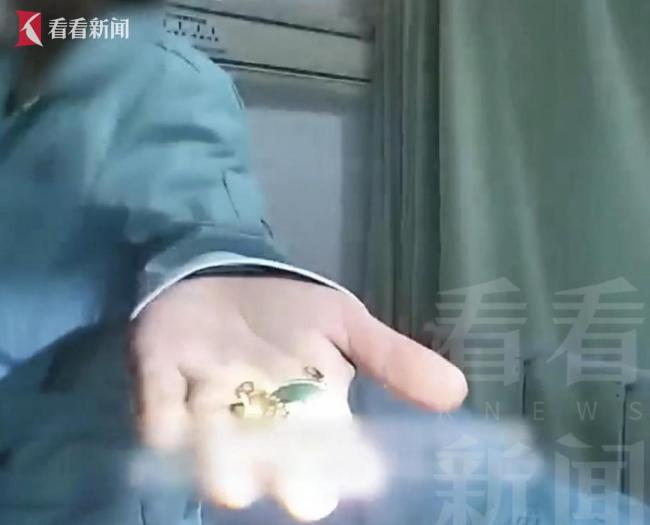 护工盗走5万元的首饰藏病床底 病房“密室”案告破