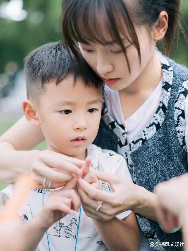 张嘉倪获两子抚养权 逆转一审判决