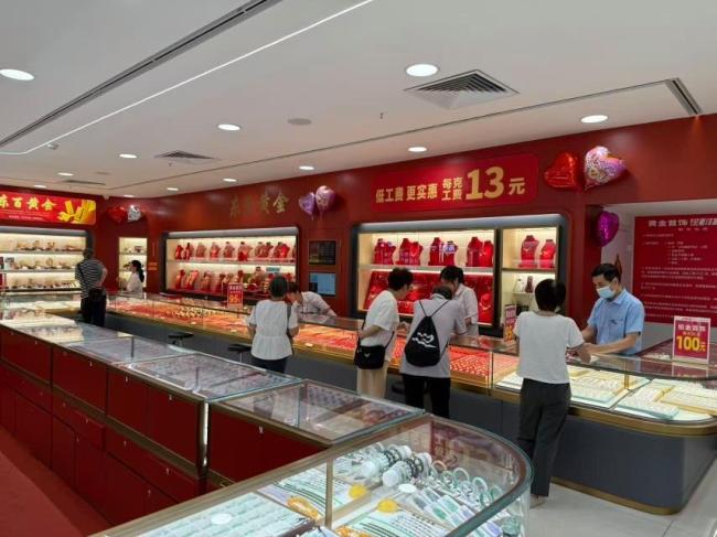 金价抬头 顾客冲进金店“秒下单” 购金决策加速