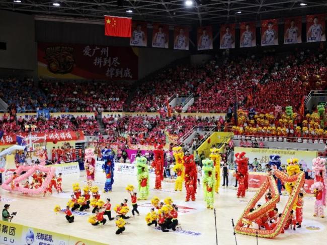 粤BA半决赛广深大战开打 文体明星助阵燃爆现场