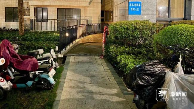 小区2600辆电动车迁往地面 业主心烦 配套措施滞后引发困扰