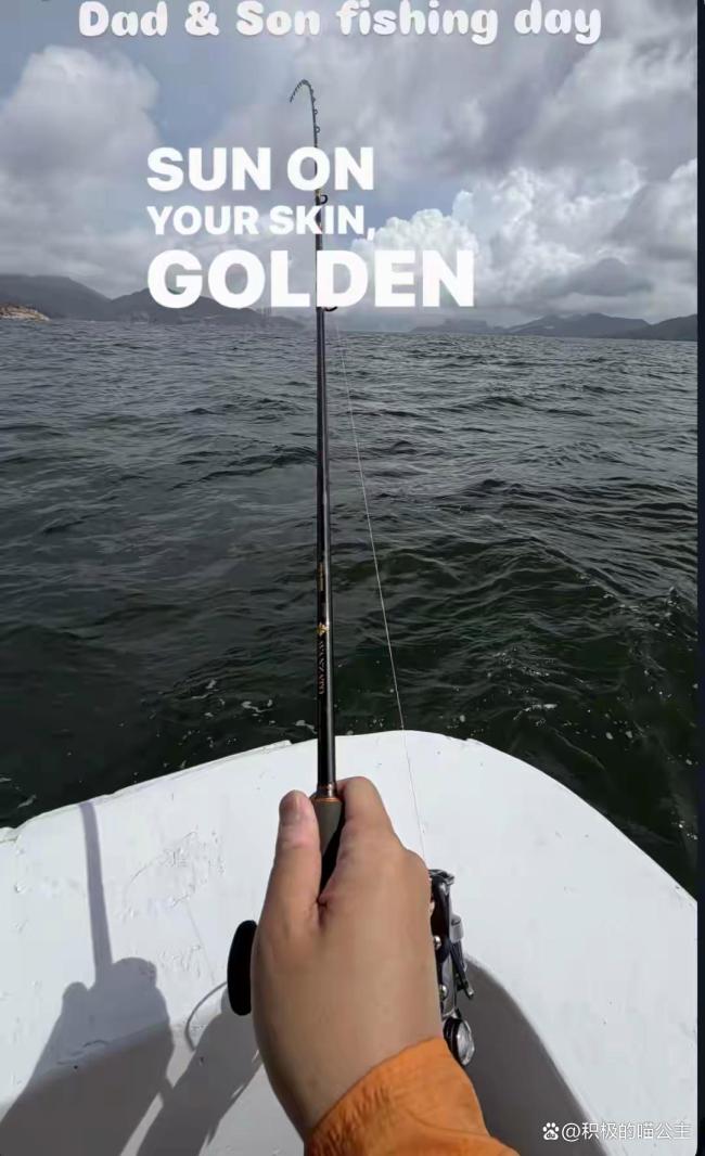 霍启刚带儿子搭游艇出海 享受专属父子时光