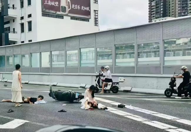 一家三口骑车上高架发生车祸 违规行驶酿悲剧