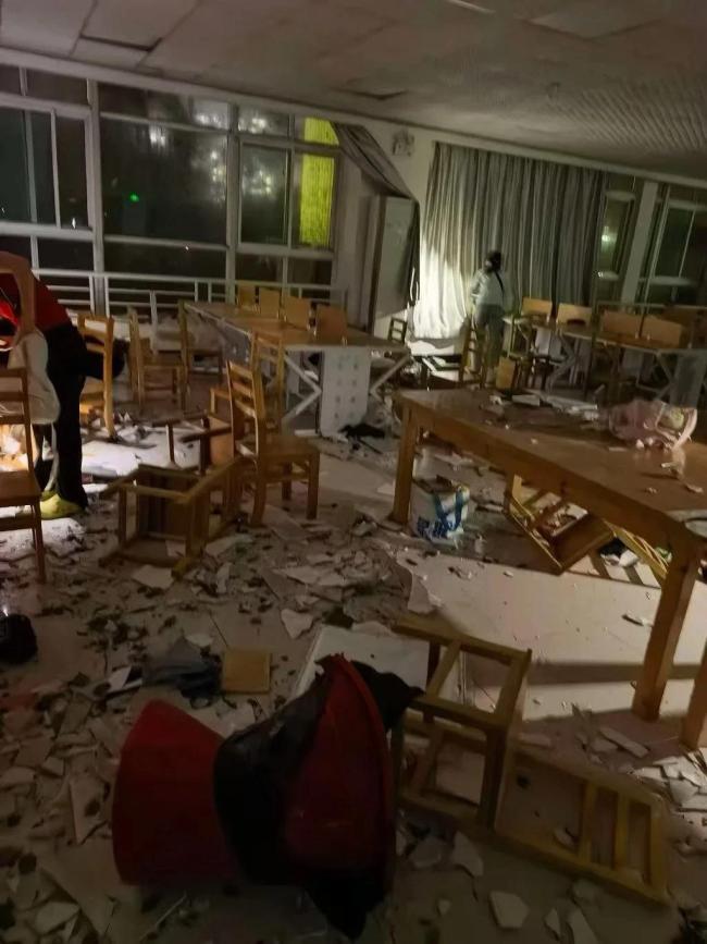 湖北龙卷风亲历者:父母被卷到高空;学校提前放假应对灾情