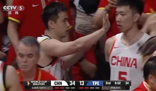 中国男篮半场领先中国台北26分：胡金秋9分 全队10人得分 顺利晋级第二阶段