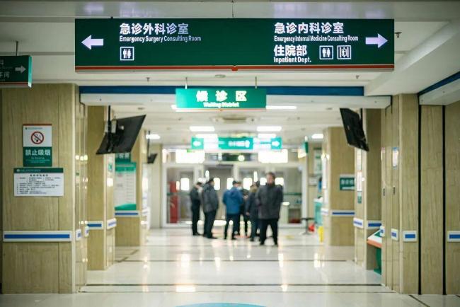 女子鼻中长满一团团“霉斑”，医生提醒：早期症状极像感冒，警惕！