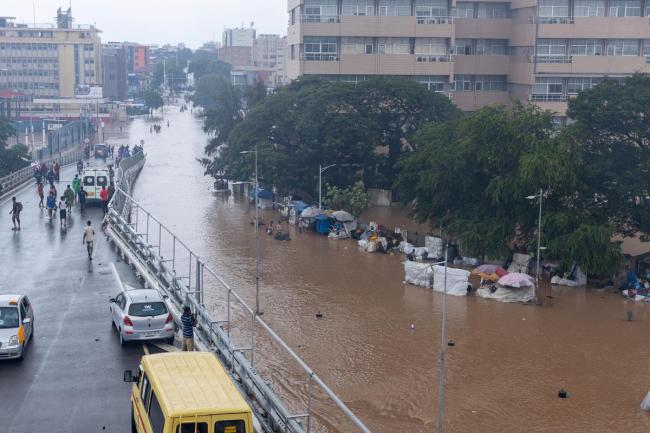抚顺男子新车除车顶全泡水 暴雨引发全城车辆受灾