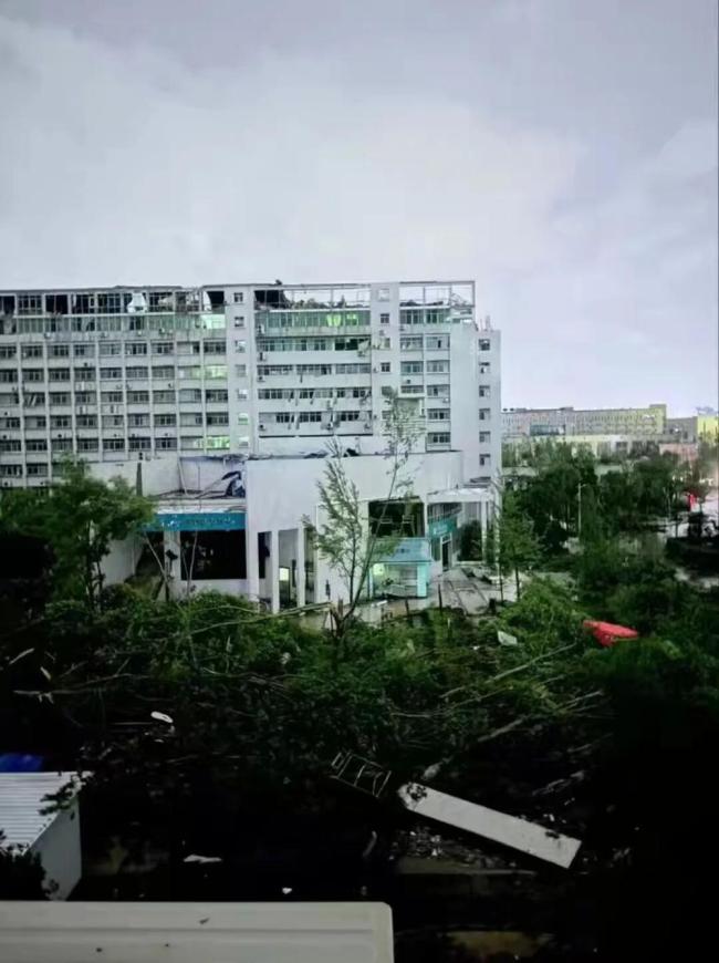 男子父母被卷至百米高空后遇难 罕见龙卷风袭击黄冈