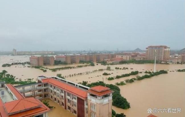 解放军来啦！强降雨致贵港高中4千名师生被困
