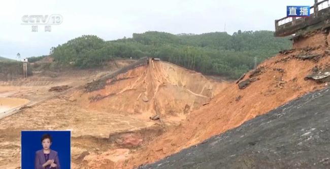 六蓝水库主坝破损严重 洪水冲垮坝体引发关注