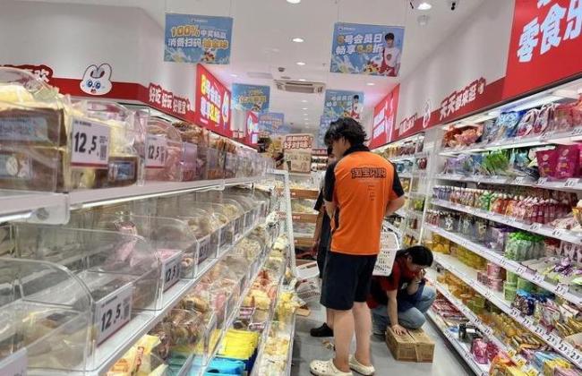 台风来临前杭州超市货架已空 物资充足无需抢购