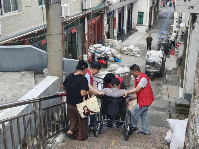 记者直击浙江苍南安置点 全力保障人员安全