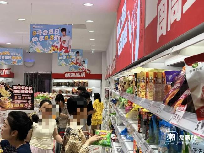 台风来临前杭州多个超市被“搬空” 市民积极备货应对