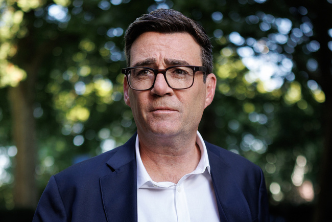 伯纳姆距离接任英国首相仅一步之遥