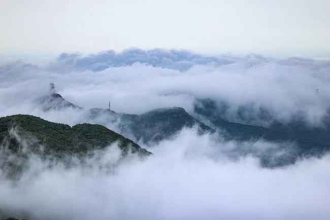 北京云海翻涌西山美如画