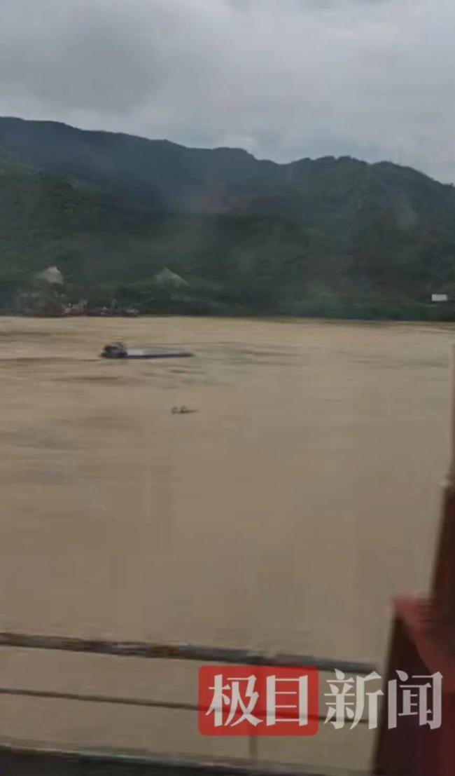 六蓝水库旁村庄：多栋房屋只剩地基 一夜大变让人揪心