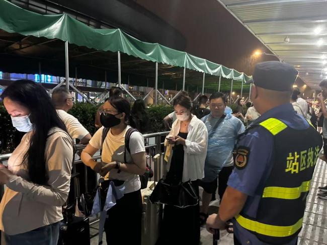 北京南站为中转旅客设立专属休息区 深夜等候更安心