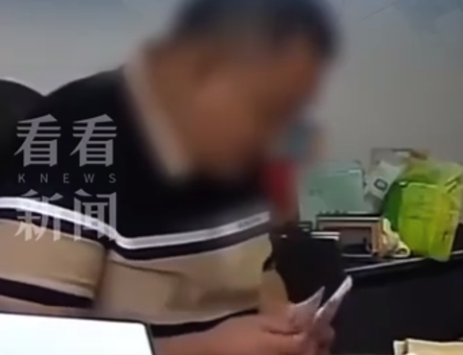 国企一把手在办公室收礼 反腐不能只靠镜头曝光
