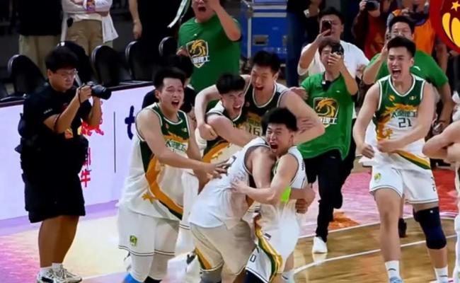 有望逆袭CBA选秀状元!曹芷豪23分率队打破“逢清华必败”加冕MVP