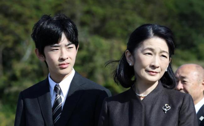 日本为何不肯放开女性皇位继承权 传统与民意的碰撞