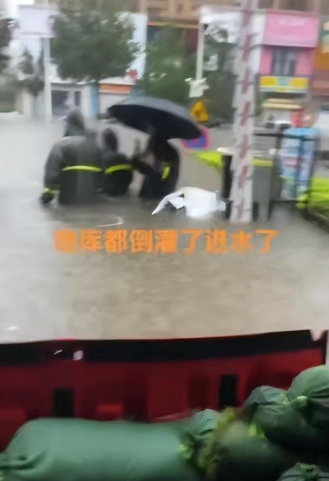 沈阳百年一遇暴雨 城市陷入瘫痪