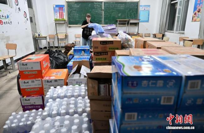 洪水来临时河北西冰窖村的自救与互救 村民齐心抗洪