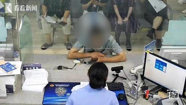 男子欲赴境外领证被警方拦截