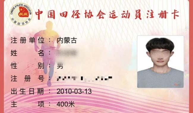 高中生拍门玩闹后被捅杀 母亲称错不至死