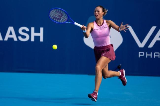 郑钦文晋级WTA250雅典赛8强 状态回升夺开门红